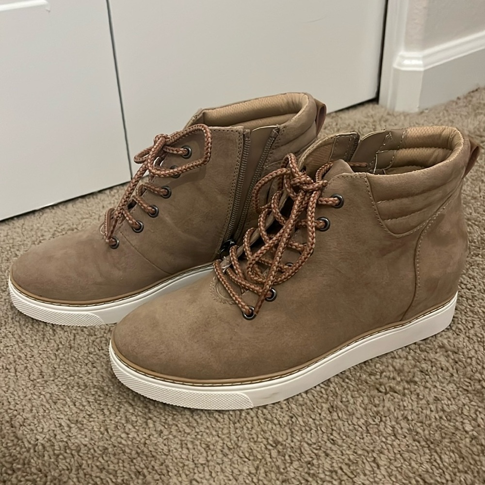 NWT Dr Scholls wedge sneakers